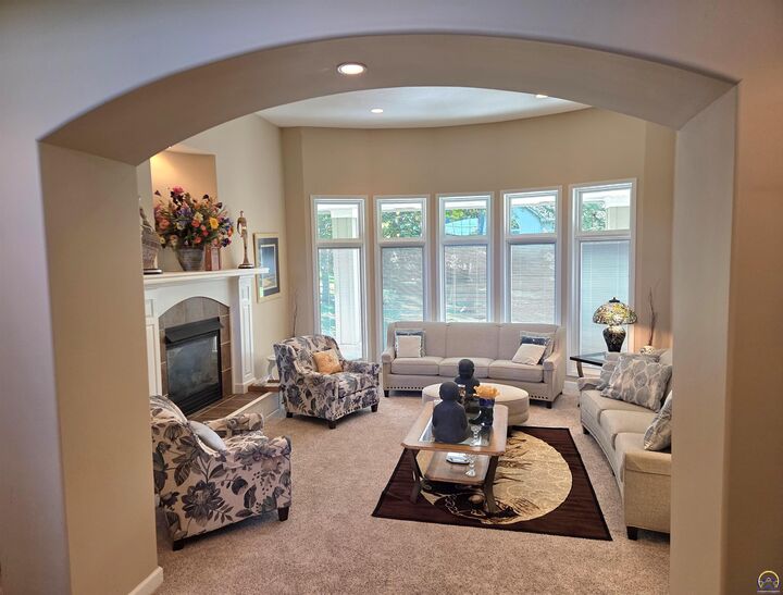 Property Photo:  5729 SW 37th Ter  KS 66610 