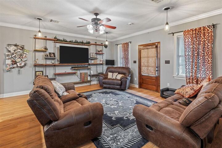 Property Photo: 931 W Houston River Road W LA 70663