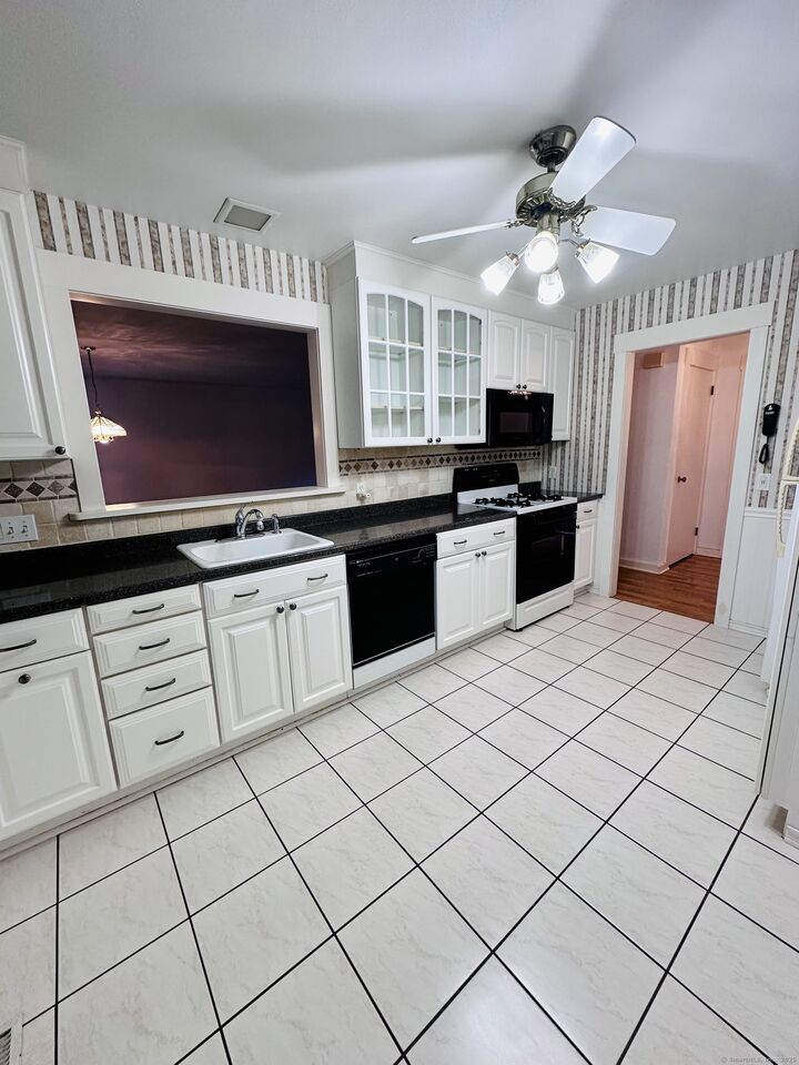 Property Photo: 152 Apache Lane B CT 06614