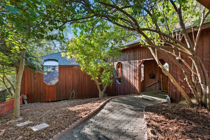 Property Photo: 1202 S Starr Ln WA 99019