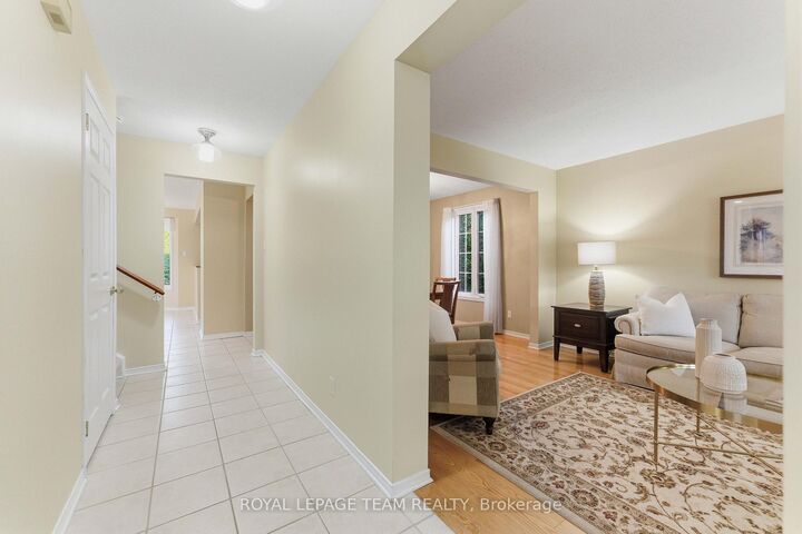 Photo de la propriété:  54 Pickwick Drive  ON K2J 3E8