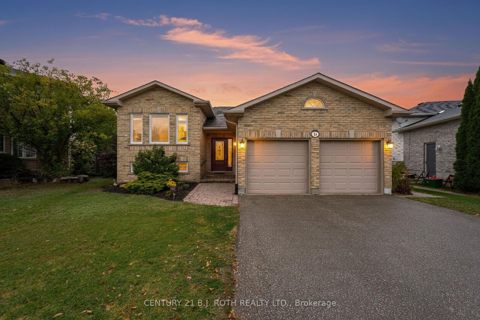 Property Photo: 14 Stonemount Crescent ON L0M 1B4