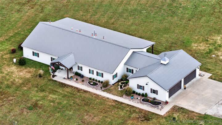 Property Photo:  21600 N 4015 Road  OK 74006 