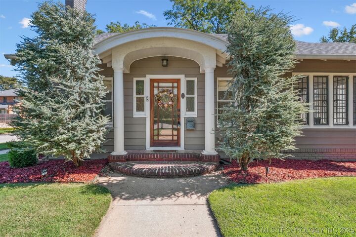 Property Photo: 1803 S Yorktown Avenue OK 74104