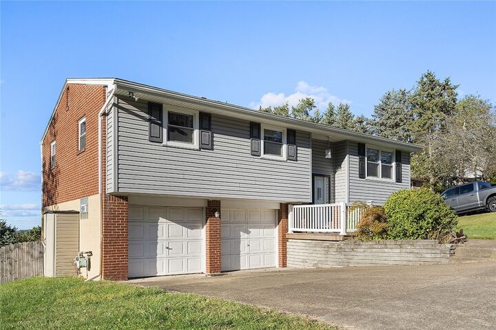 Property Photo: 111 Knoll Dr PA 15147