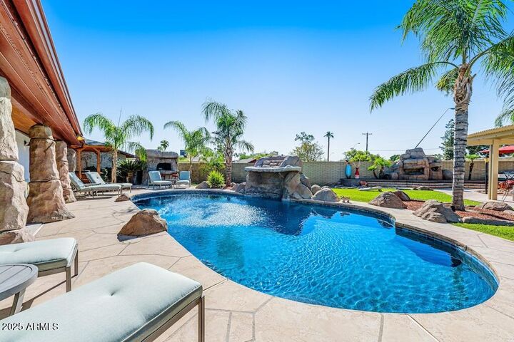 Property Photo: 1265 W Ellis Street AZ 85201