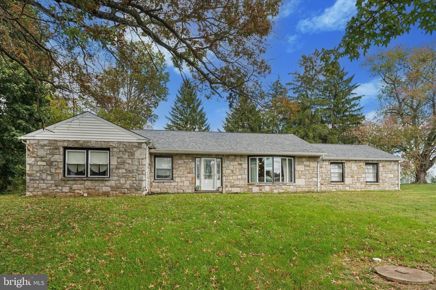Property Photo: 435 W Kings Highway PA 19320