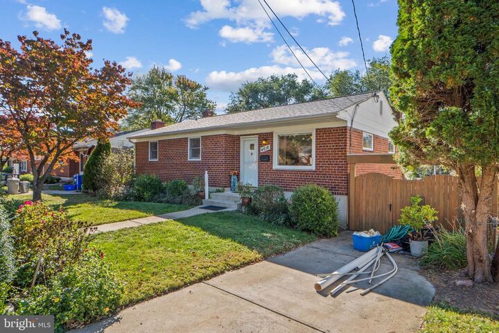 Property Photo:  4616 Creek Shore Drive  MD 20852 