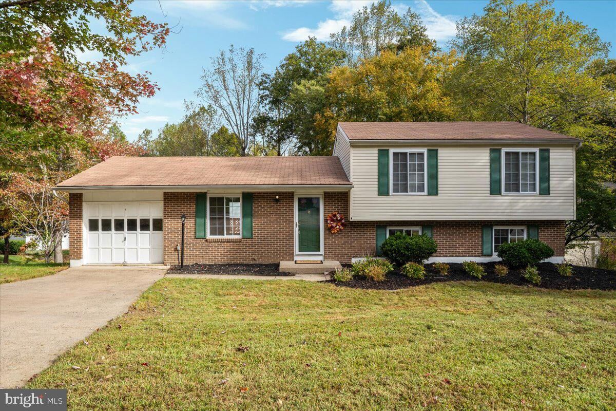 Property Photo: 7743 Middle Valley Drive VA 22153