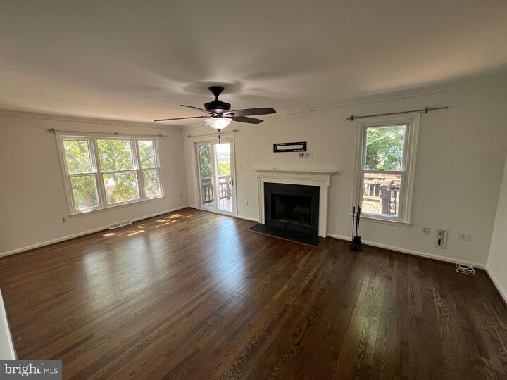 Property Photo: 6017 Cromwell Place VA 22315