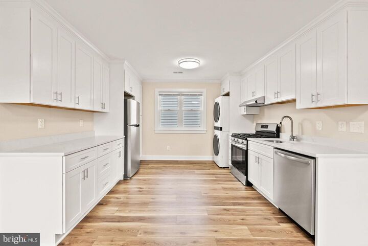 Property Photo: 300 E Alexandria Avenue 3 VA 22301