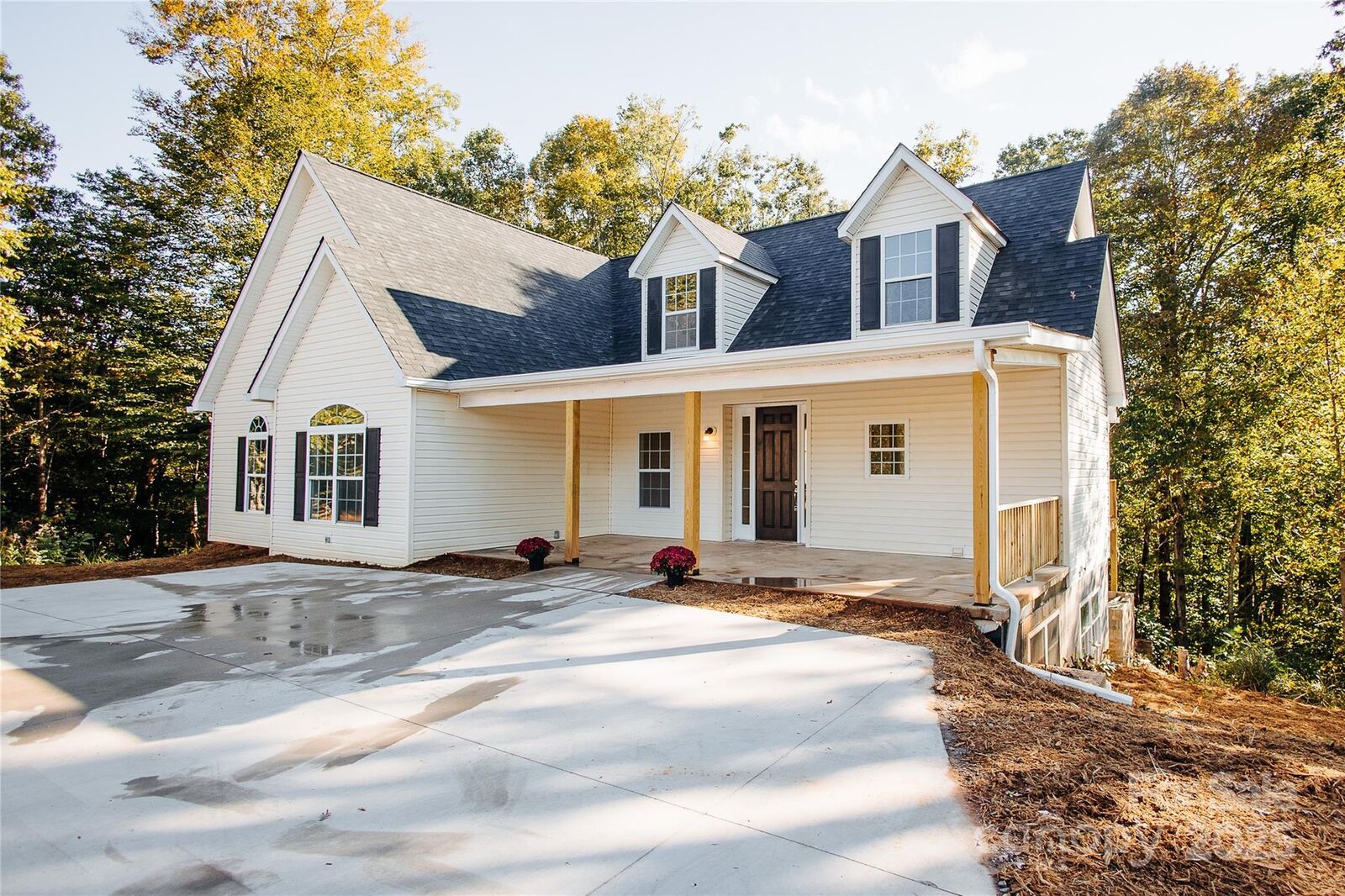 Property Photo: 306 N Cemetery Street NC 28762