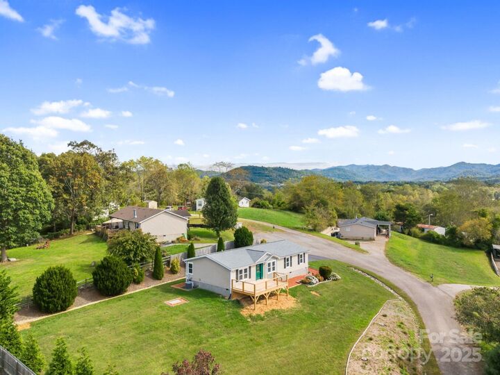 Property Photo: 6 Sahalee Drive NC 28804