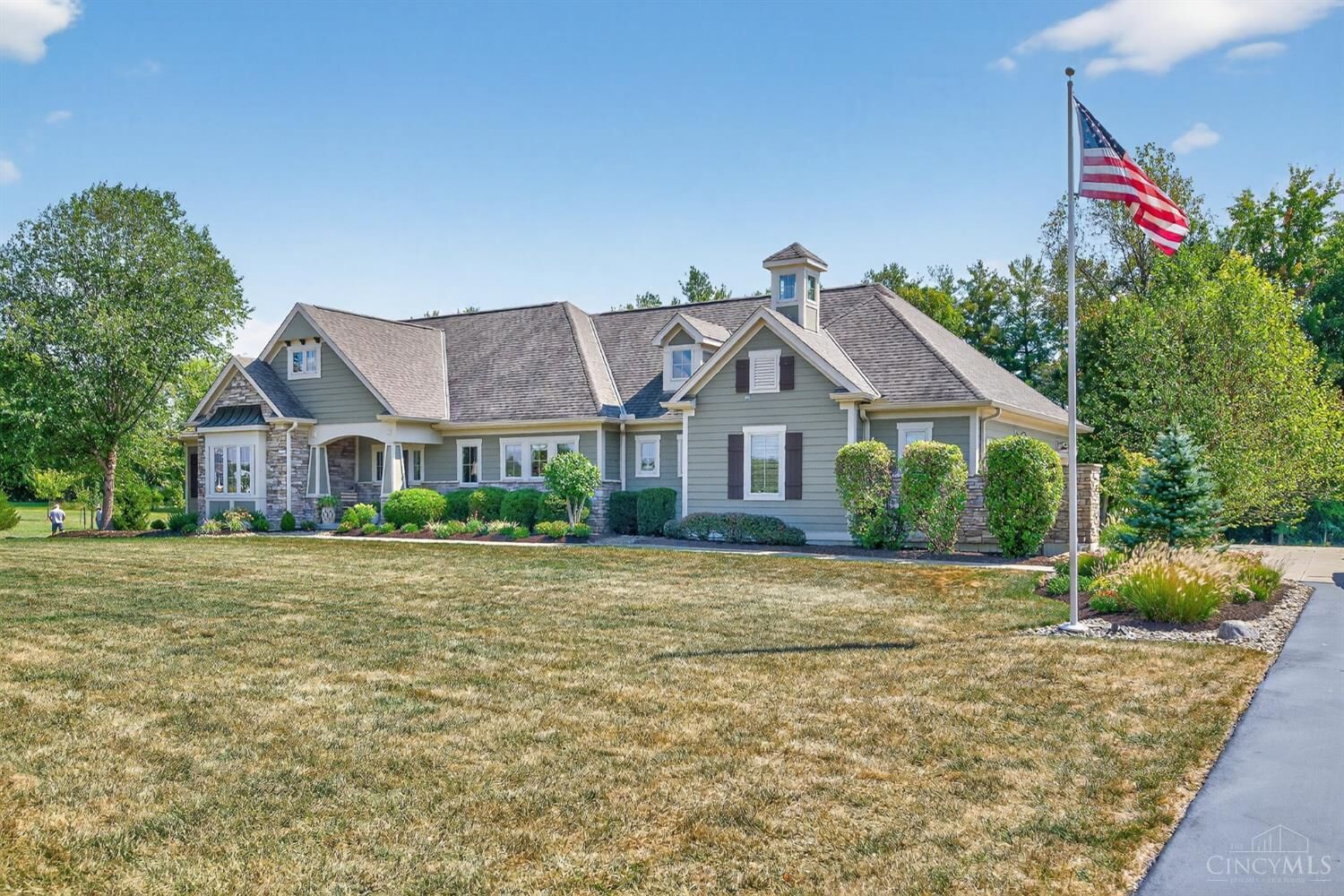 Property Photo: 1211 Church Hill Farms OH 45103