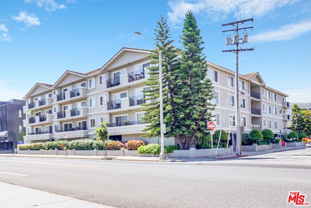 Property Photo:  2308 Schader Dr  CA 90404 