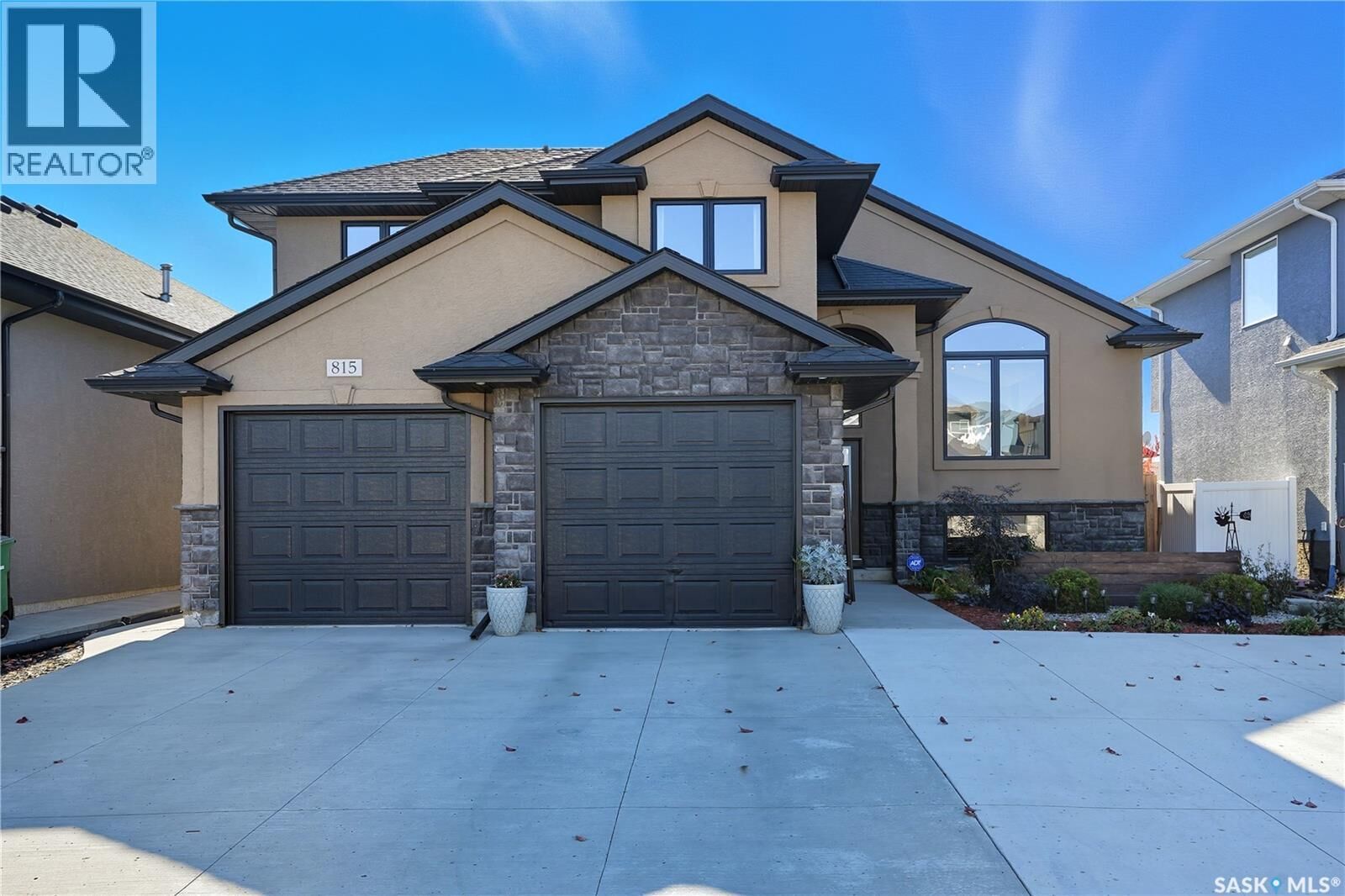 Property Photo: 815 Ledingham Crescent SK S7V 0B7