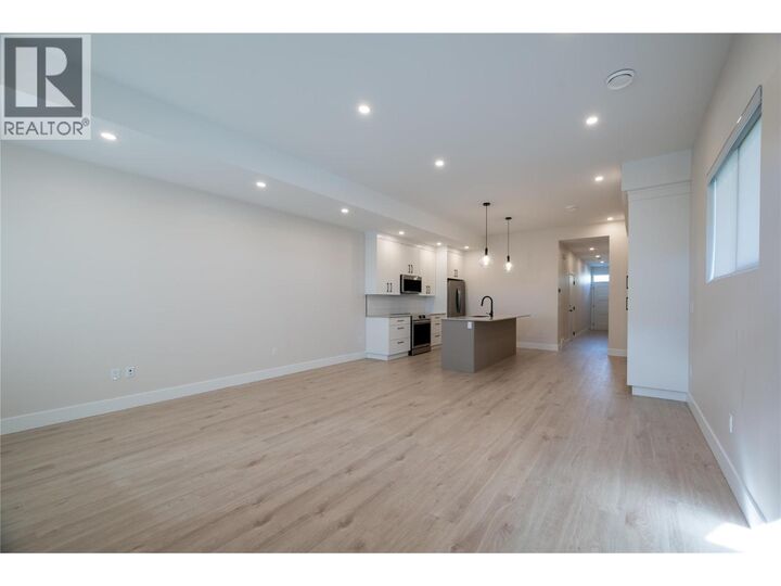Property Photo:  165 Chestnut Avenue  BC V2B 1L3 