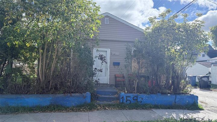 Property Photo:  159 Cecil Street  MB R3E 2Z1 