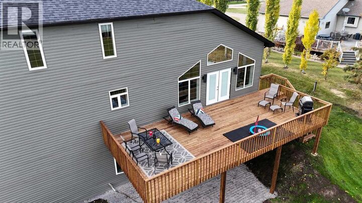 Property Photo: 7 Bench Creek Estate AB T7E 0B3