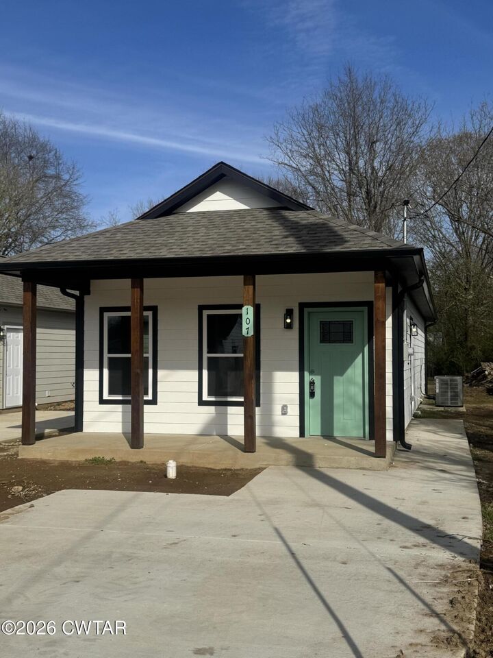 Property Photo:  107 Dempster Street SE  TN 38301 