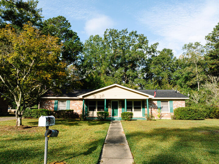 Property Photo:  104 Rosemary Avenue  AL 00N/A 