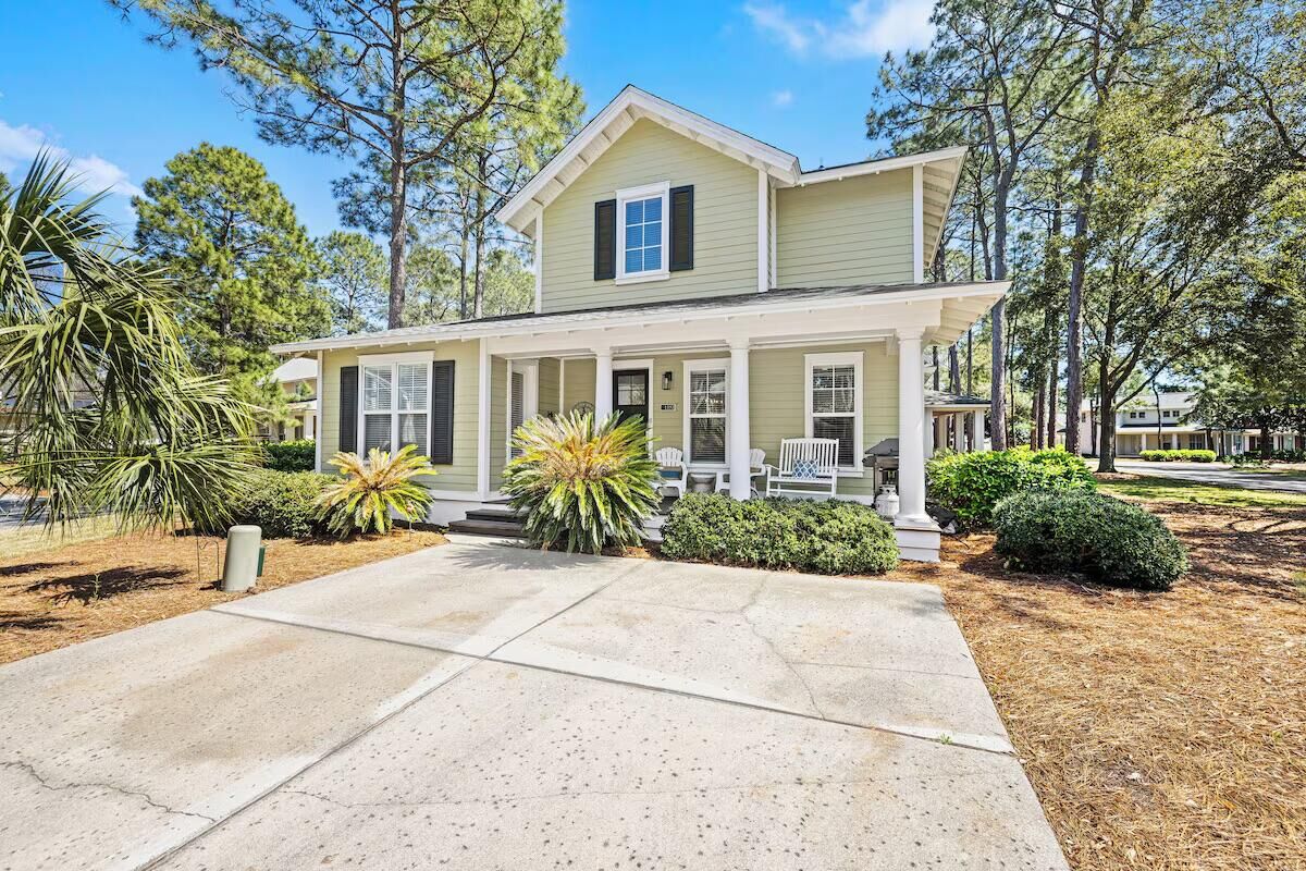 Property Photo: 1352 Ravens Run W FL 32550