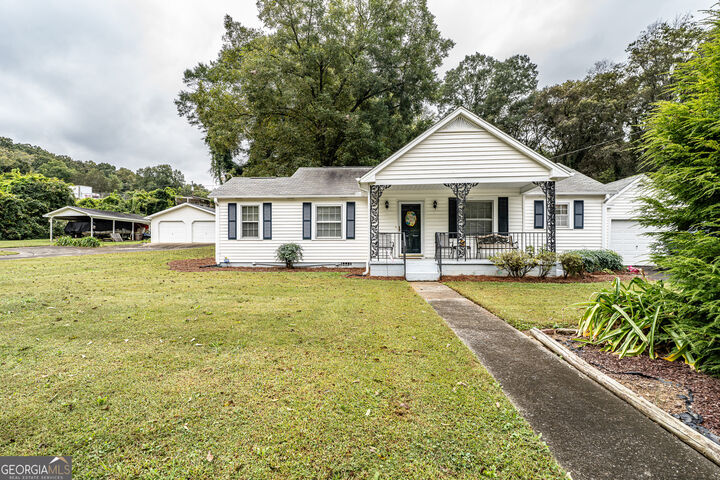 Property Photo: 13 Spring Circle SE GA 30147