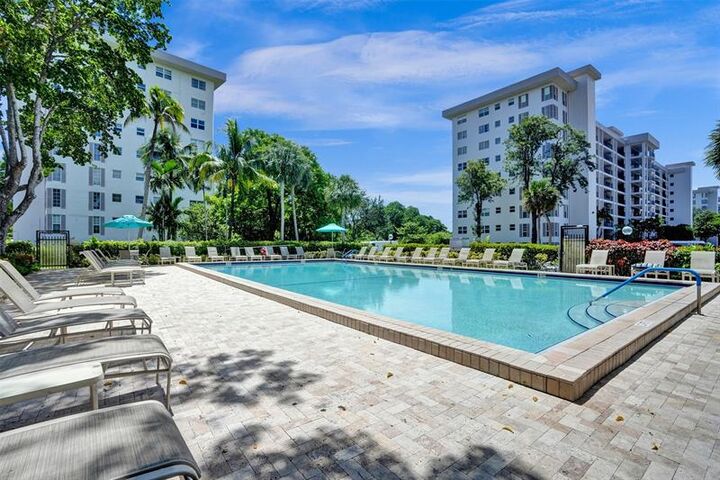Property Photo: 3250 N Palm Aire Dr 607 FL 33069