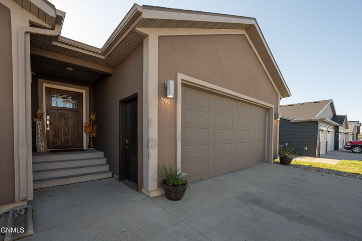 Property Photo: 3905 Lillian Court ND 58554
