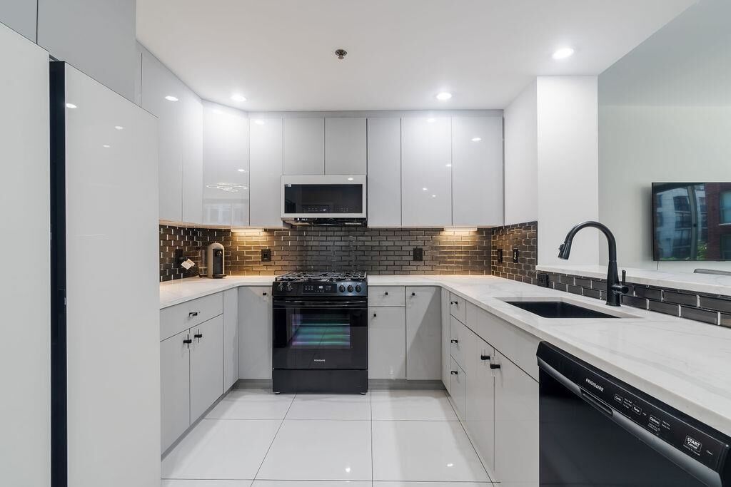 Property Photo:  1100 Maxwell Lane 238  NJ 07030 