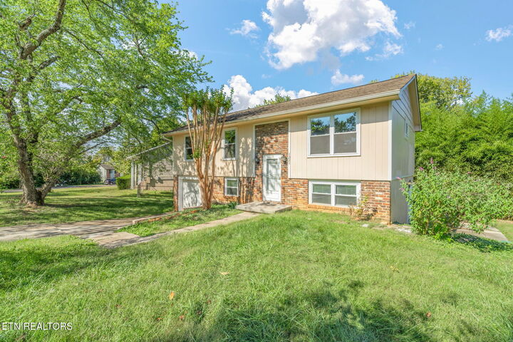 Property Photo: 1321 Scotsbury Circle TN 37919