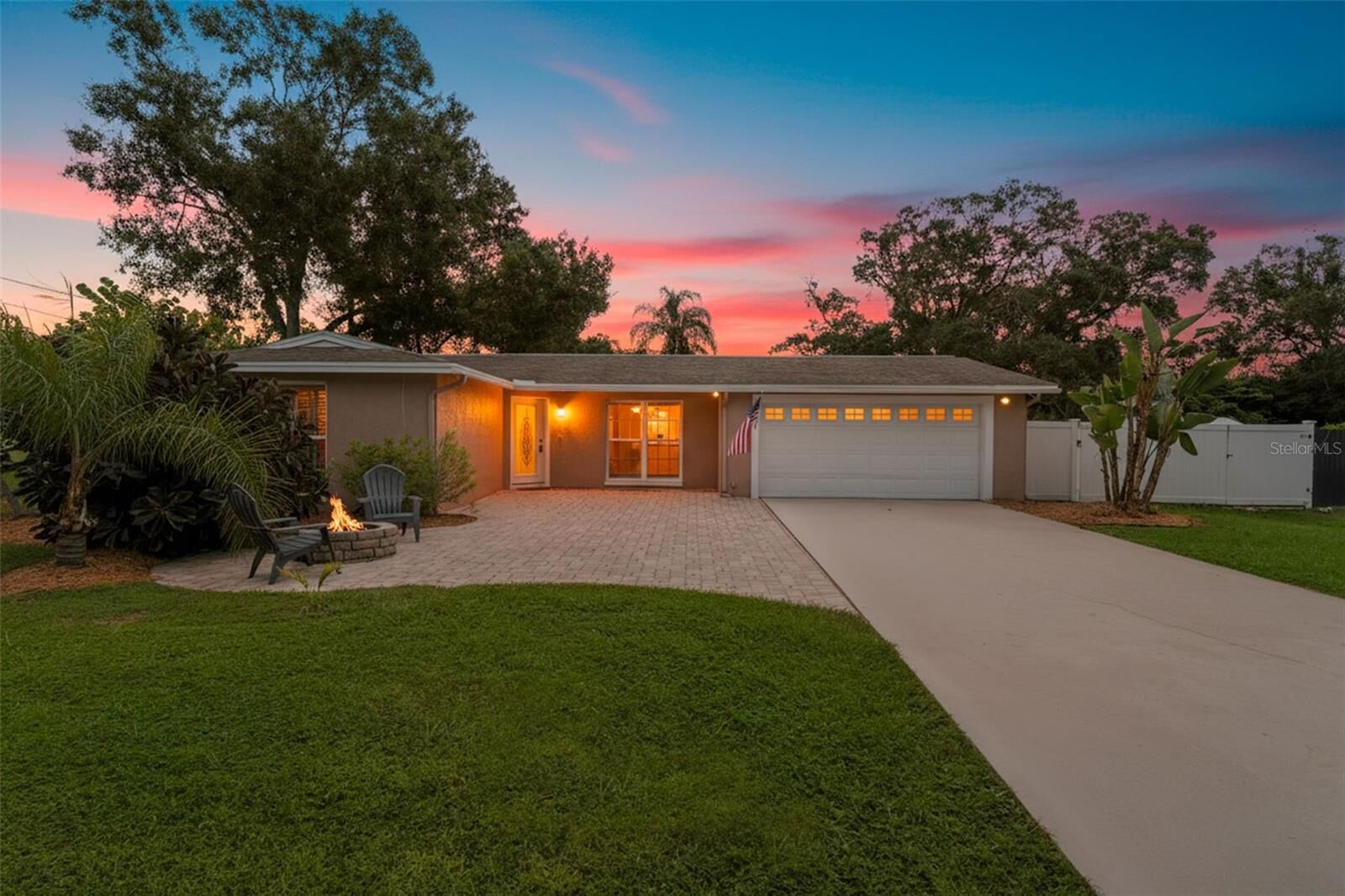 Property Photo:  505 Oakwood Boulevard  FL 34677 