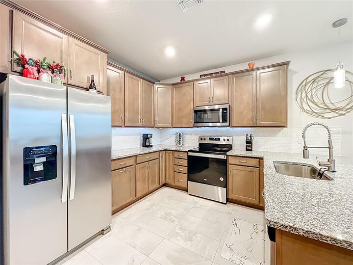 Property Photo:  9708 Brown Burrow Street  FL 32829 