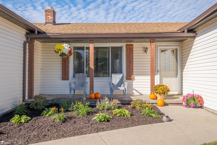 Property Photo: 9395 N Bray Road MI 48420