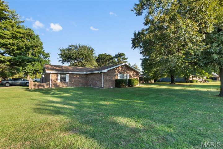 630 Euclid Drive  Sikeston MO 63801 photo