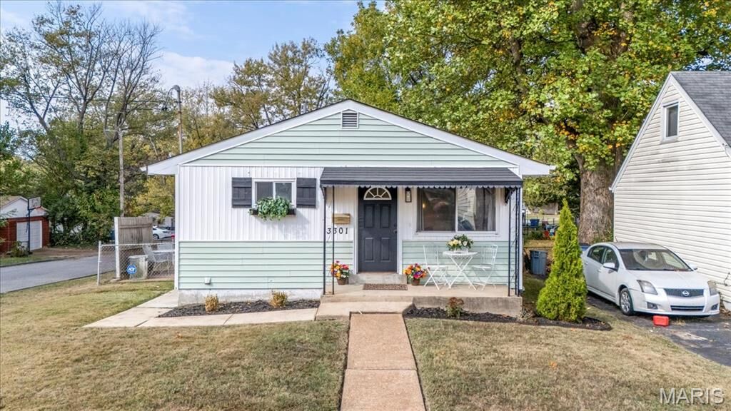 Property Photo: 3301 Suncrest Avenue MO 63114