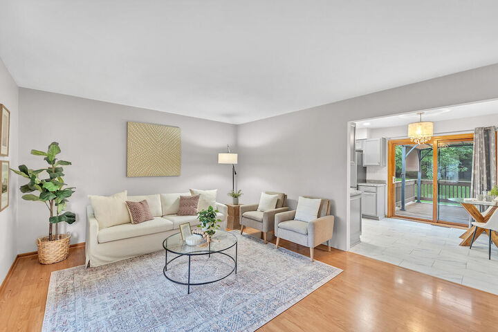 Property Photo: 633 W Hollybrook Ln WI 53080