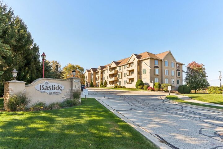 Property Photo: 2912 N University Dr 208 WI 53188