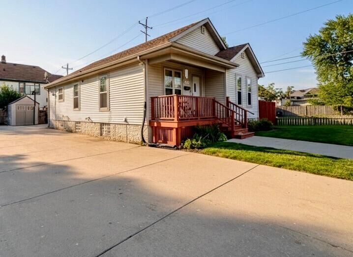 Property Photo: 943 Walnut St WI 53403
