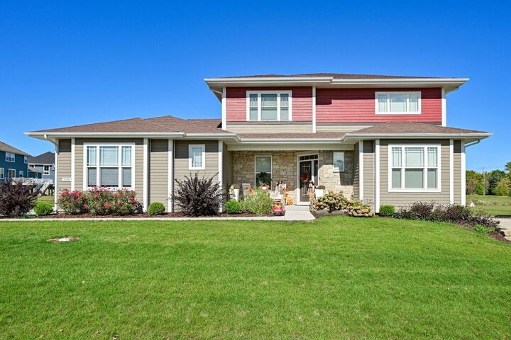 7690 W Preserve Pkwy  Mequon WI 53097 photo