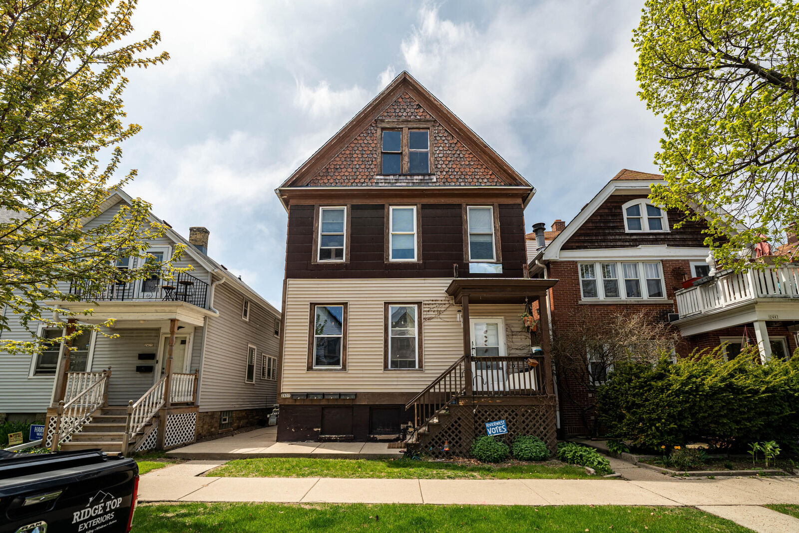 Property Photo: 2437 N Weil St WI 53212
