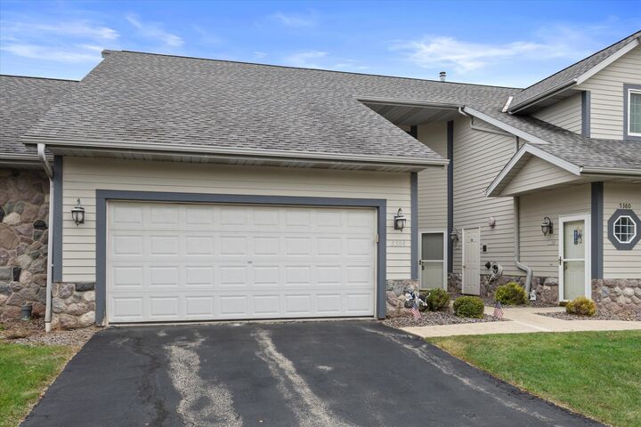 5384 S Hidden Dr A  Greenfield WI 53221 photo