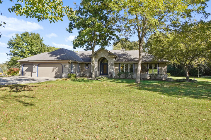 W254s4980 Gruettner Dr  Waukesha WI 53189 photo