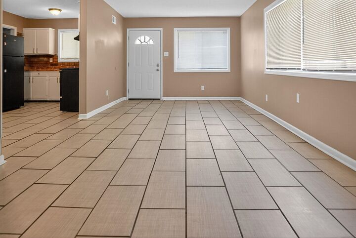 Property Photo: 547 W Raines Rd TN 38109