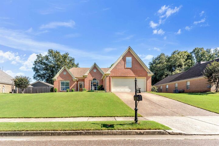 Property Photo: 3934 Oak Forest Dr TN 38135
