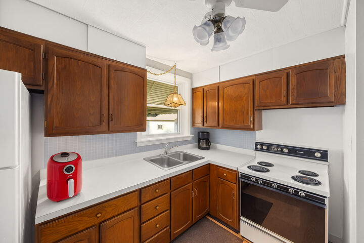 Property Photo: 2230 Kensington Avenue IL 60154