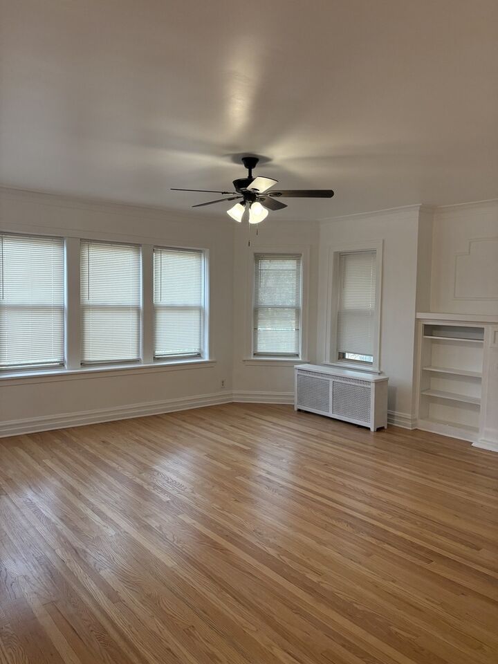 Property Photo: 7635 S Yates Boulevard 2N IL 60649