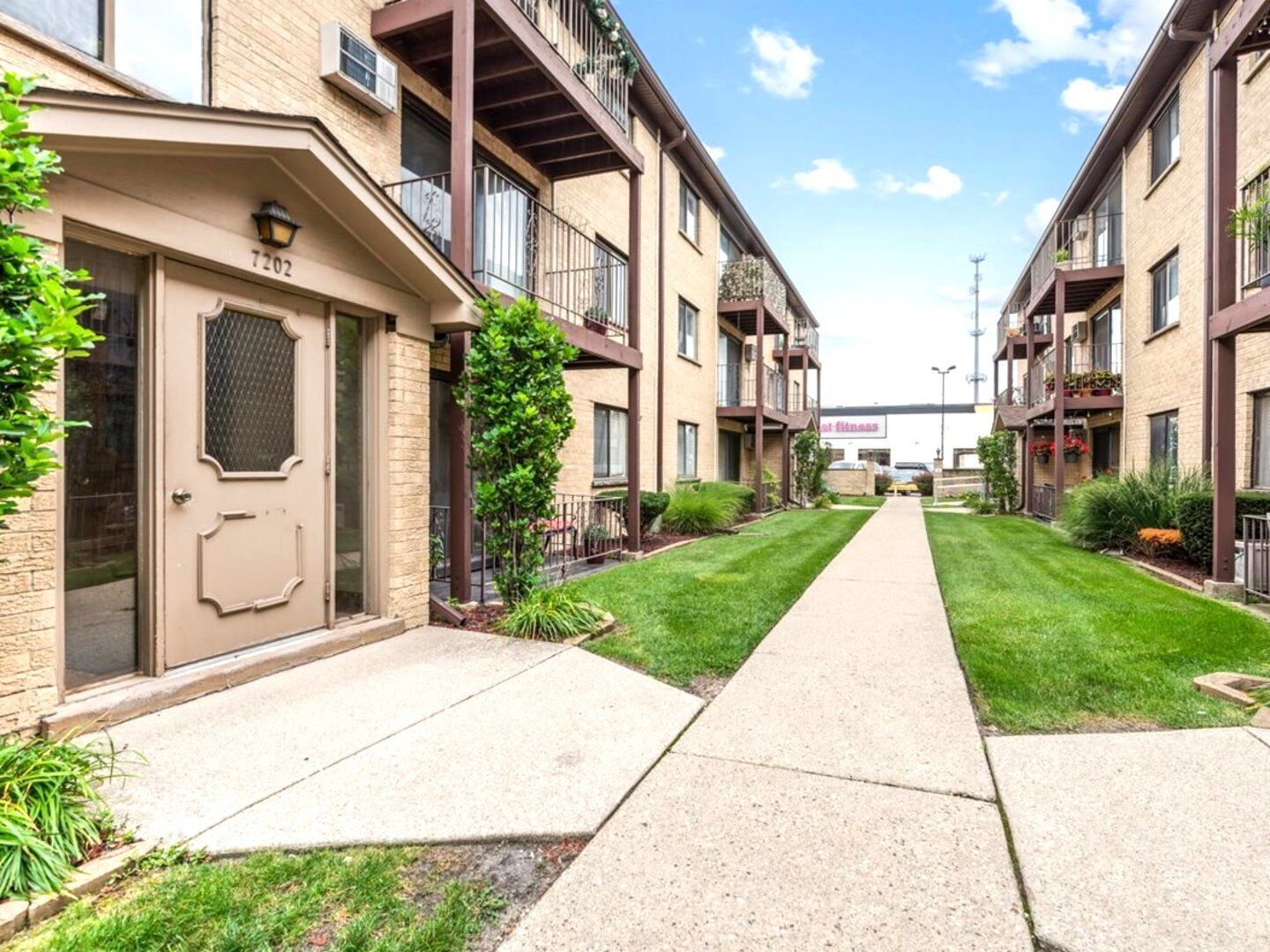 Property Photo: 7202 W Wrightwood Avenue 2S IL 60707