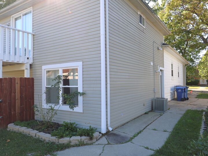 Property Photo:  917 N Linden Avenue  IL 60085 