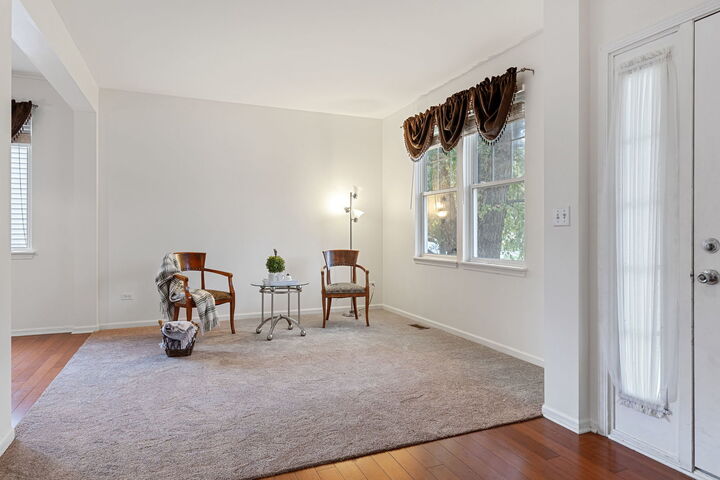 Property Photo:  2417 Geneva Lane  IL 60538